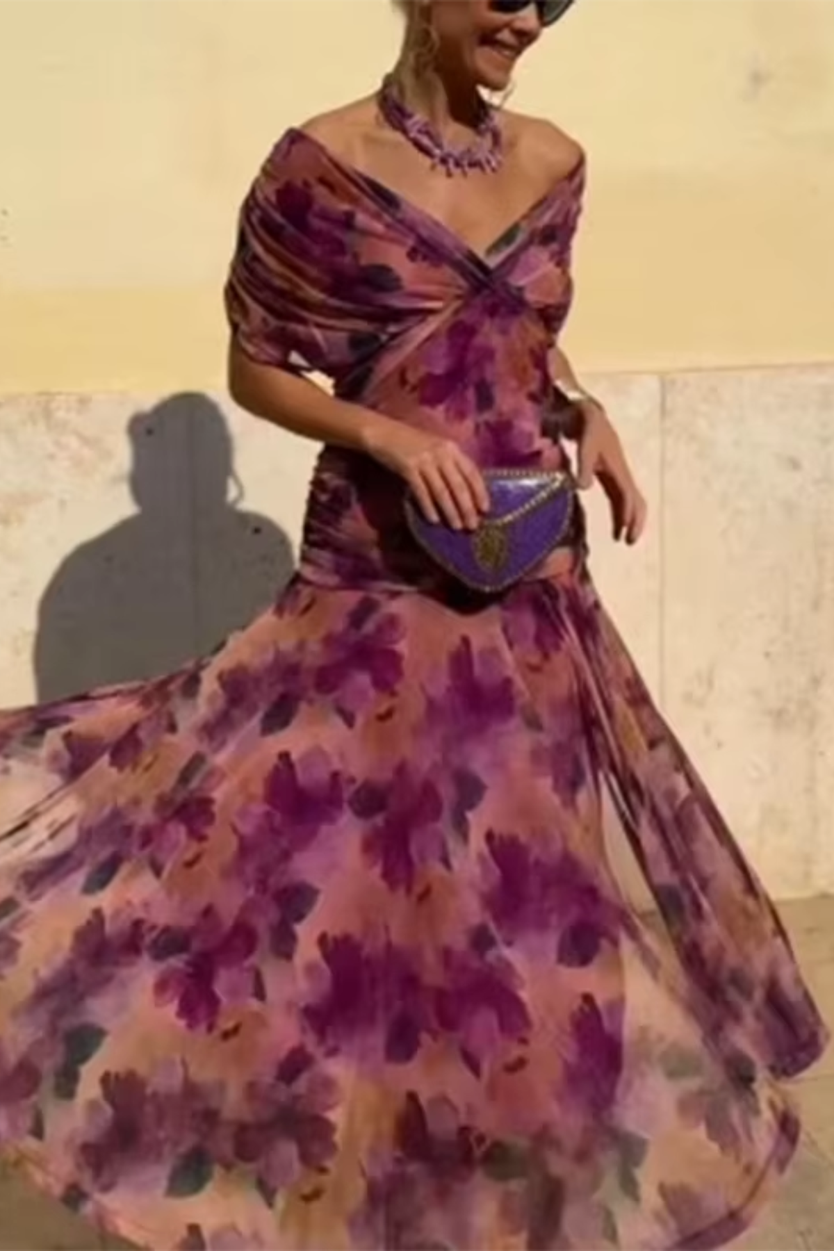 Elegantna maksi haljina s V-izrezom