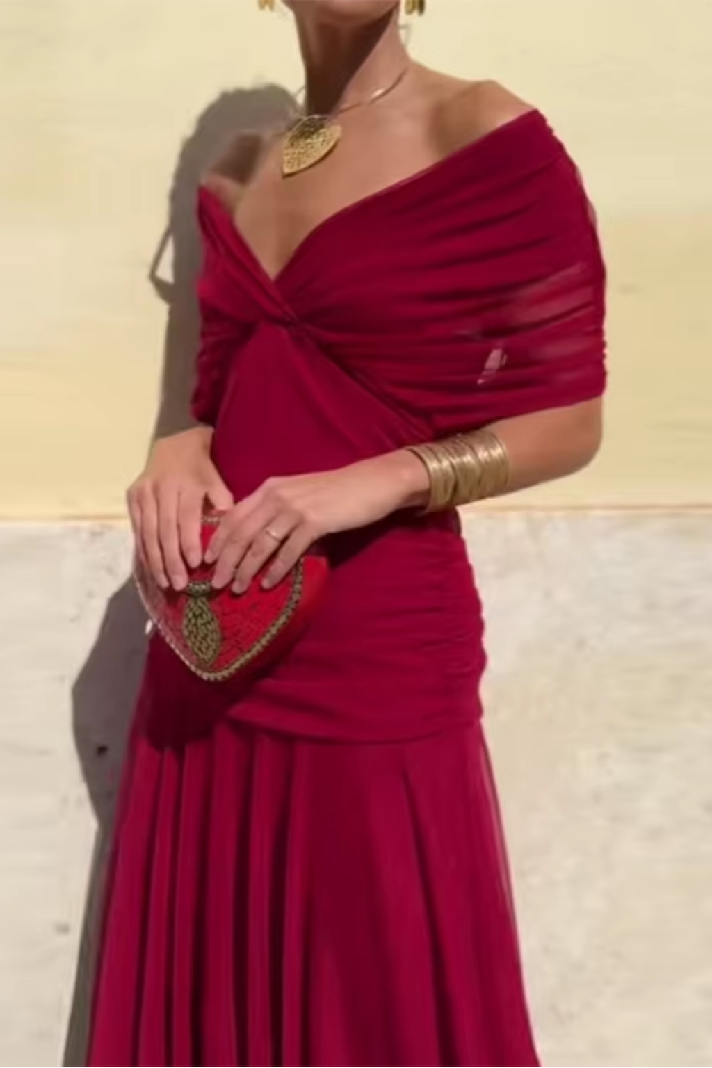 Haljina od zelenog svilenog materijala