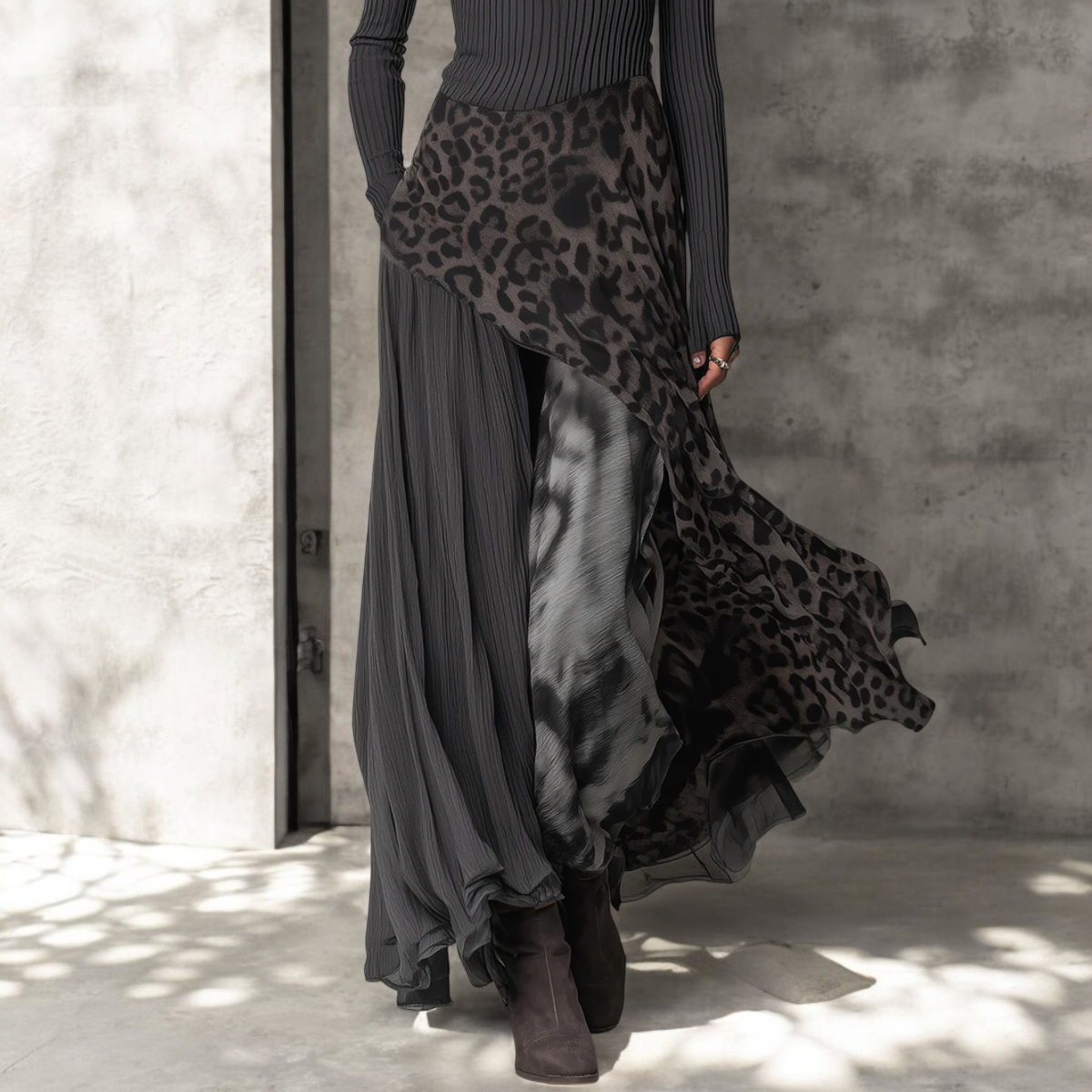 Haljina s leopard uzorkom u sjeni
