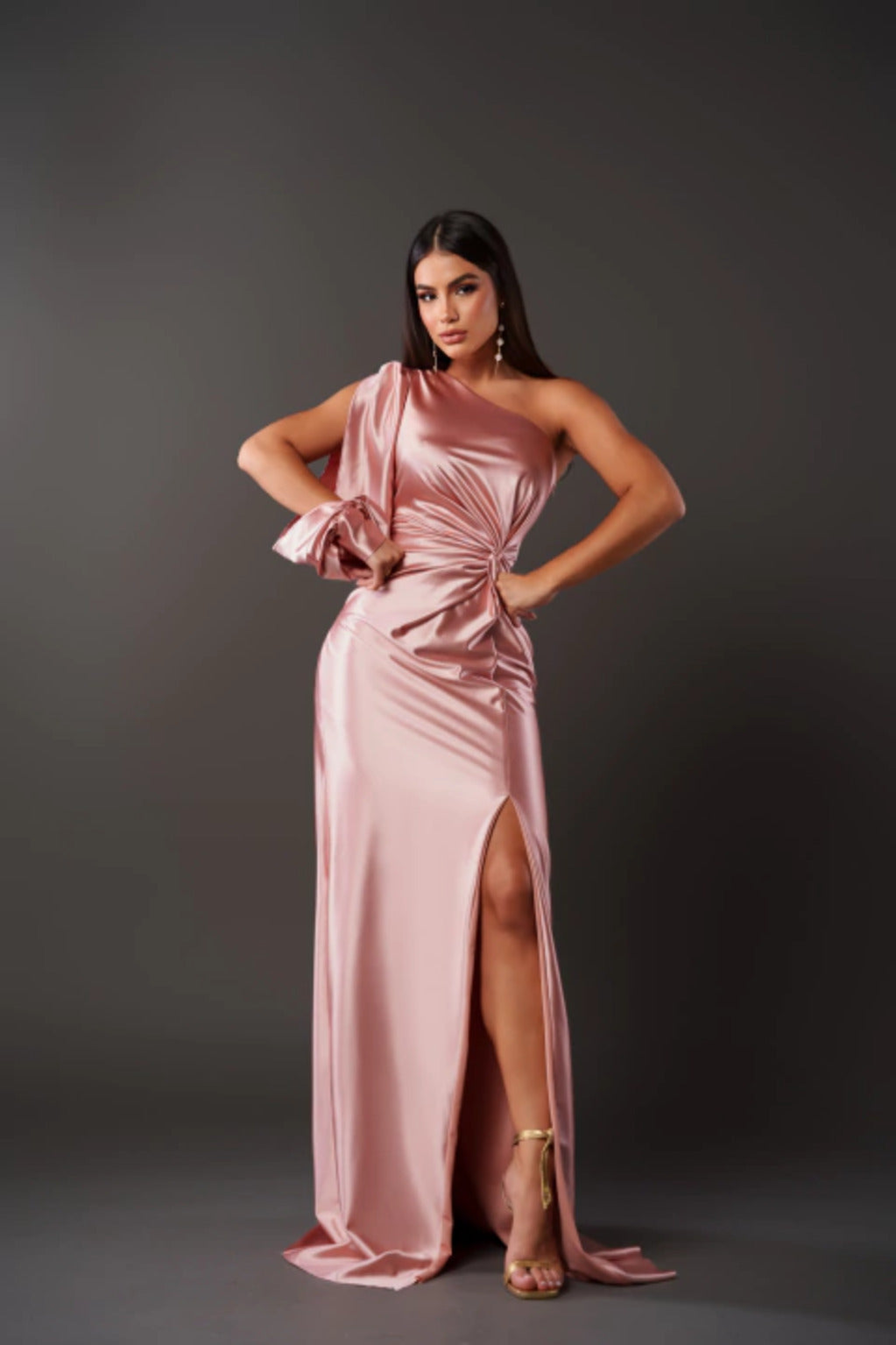 Elegantna svečana maksi haljina s jednim rukavom