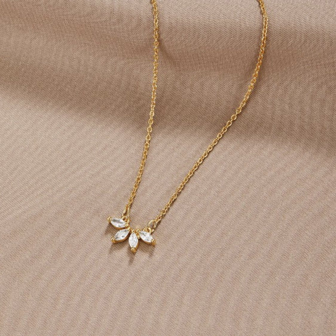 Elegantni kristalni nakit